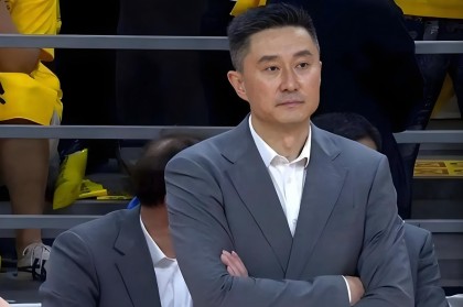 开云-21分11板4帽！2米26徐昕闪耀全场，球迷：杜锋怎么看？