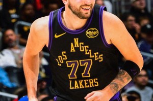 kaiyun-詹姆斯造NBA神迹！东契奇42+5+12完胜哈登，湖人轻取骑士18战16胜